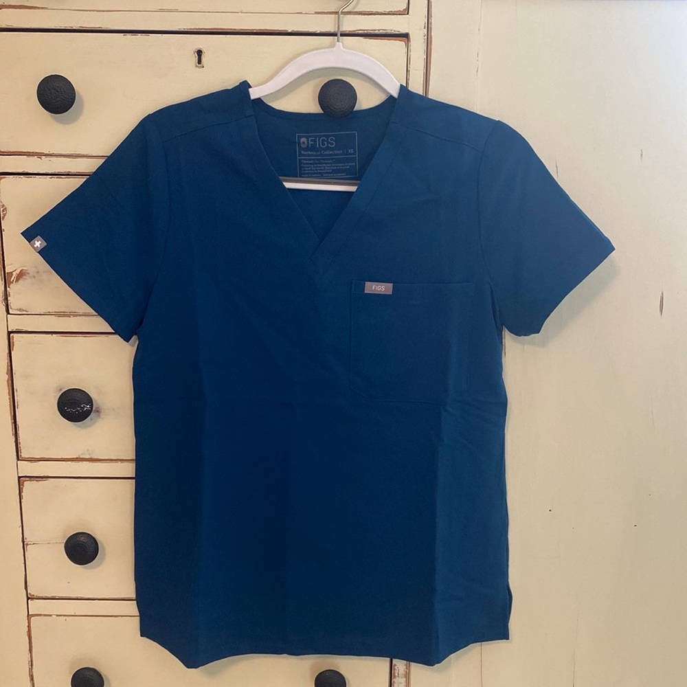 FIGS Catarina Scrub Top